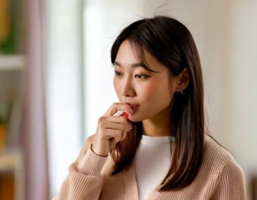 もう悩まない！唇が茶色くなる原因と透明感を取り戻すためのケア方法